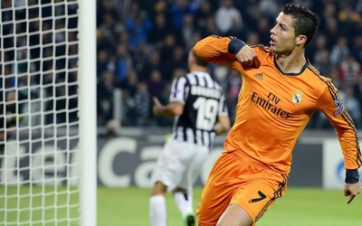 DB电竞快讯-凯恩远射直挂死角